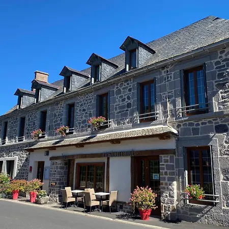 Hotel Restaurant Du Plomb Du Cantal 3*