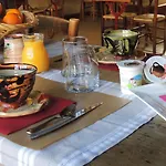 Restaurant Du Plomb Du Cantal מלון 3*