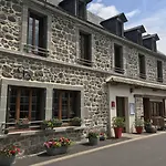 Restaurant Du Plomb Du Cantal מורה