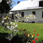 Restaurant Du Plomb Du Cantal מלון
