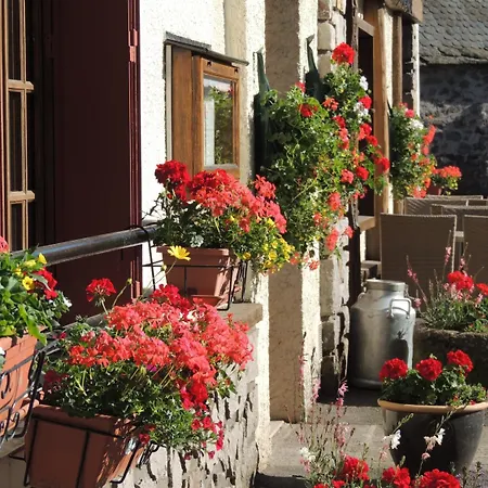 Restaurant Du Plomb Du Cantal Отель Мюра