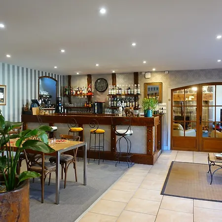 Restaurant Du Plomb Du Cantal Hotel 3*