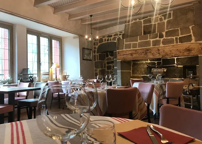 Restaurant Du Plomb Du Cantal Hotel